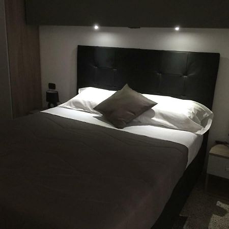 Mb95 - Mezzocannone Luxurious Bed&Breakfast Неаполь Екстер'єр фото