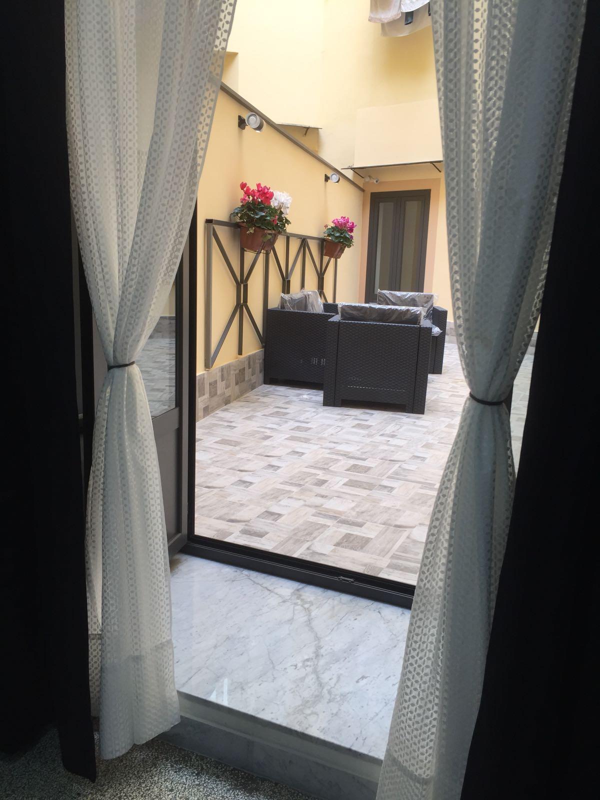 Mb95 - Mezzocannone Luxurious Bed&Breakfast Неаполь Екстер'єр фото
