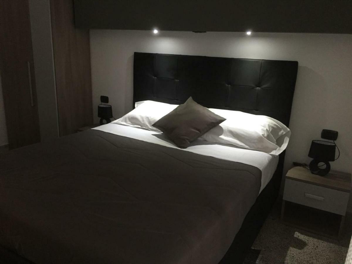 Mb95 - Mezzocannone Luxurious Bed&Breakfast Неаполь Екстер'єр фото