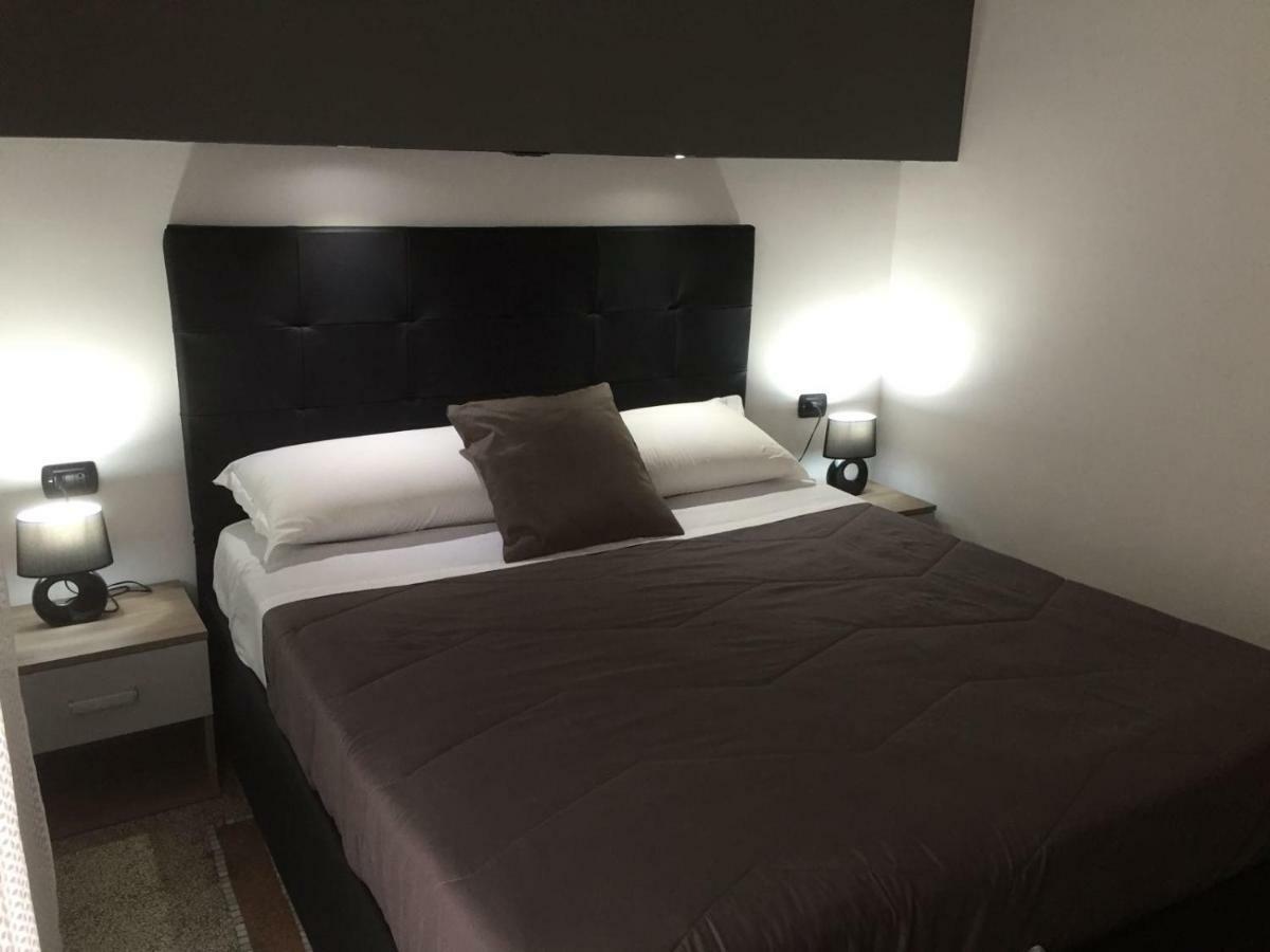 Mb95 - Mezzocannone Luxurious Bed&Breakfast Неаполь Екстер'єр фото
