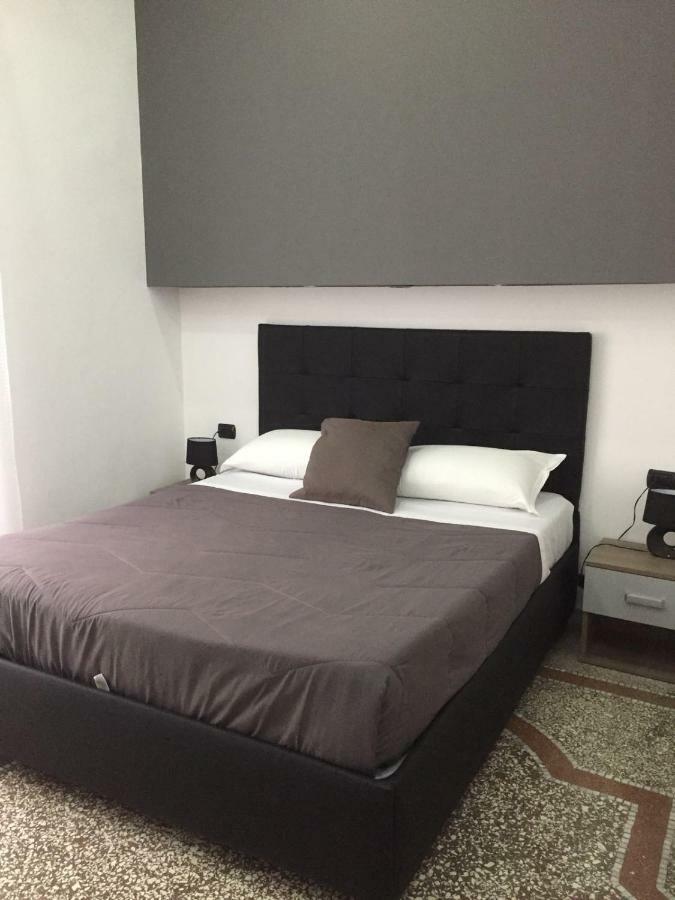 Mb95 - Mezzocannone Luxurious Bed&Breakfast Неаполь Екстер'єр фото