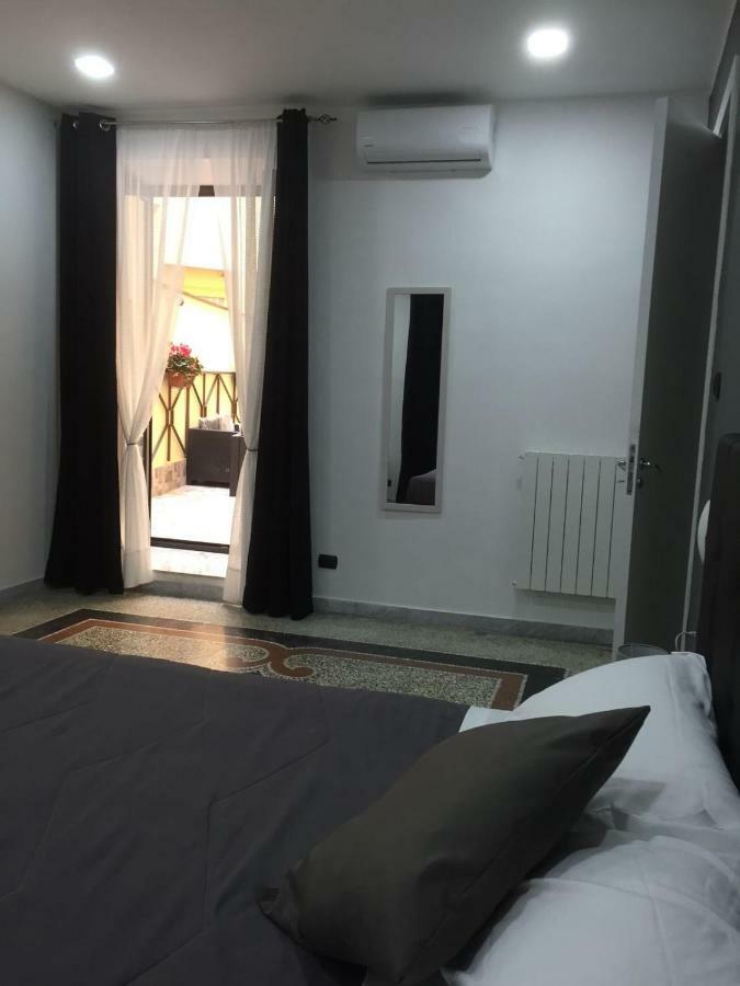 Mb95 - Mezzocannone Luxurious Bed&Breakfast Неаполь Екстер'єр фото