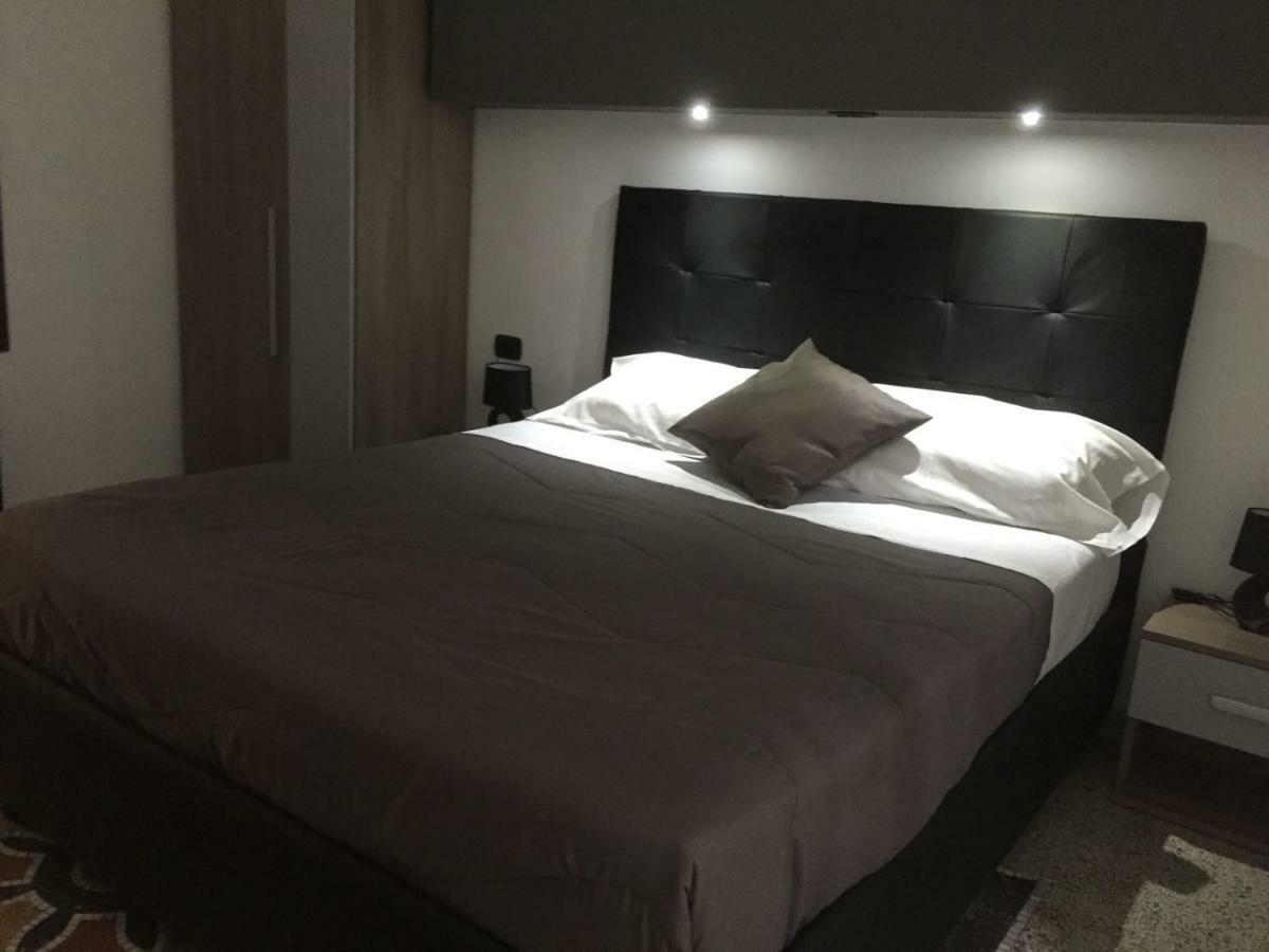 Mb95 - Mezzocannone Luxurious Bed&Breakfast Неаполь Екстер'єр фото