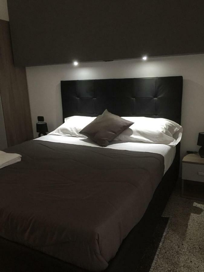 Mb95 - Mezzocannone Luxurious Bed&Breakfast Неаполь Екстер'єр фото