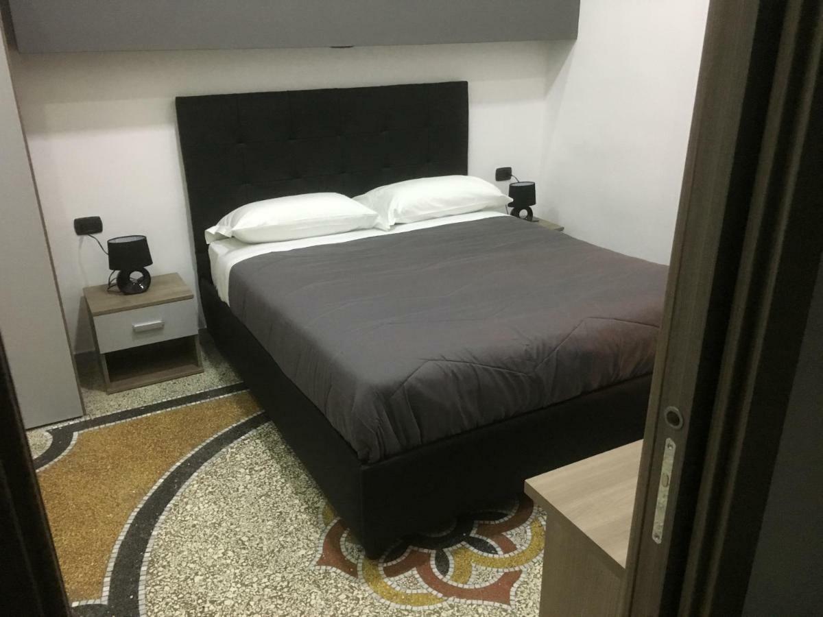 Mb95 - Mezzocannone Luxurious Bed&Breakfast Неаполь Екстер'єр фото